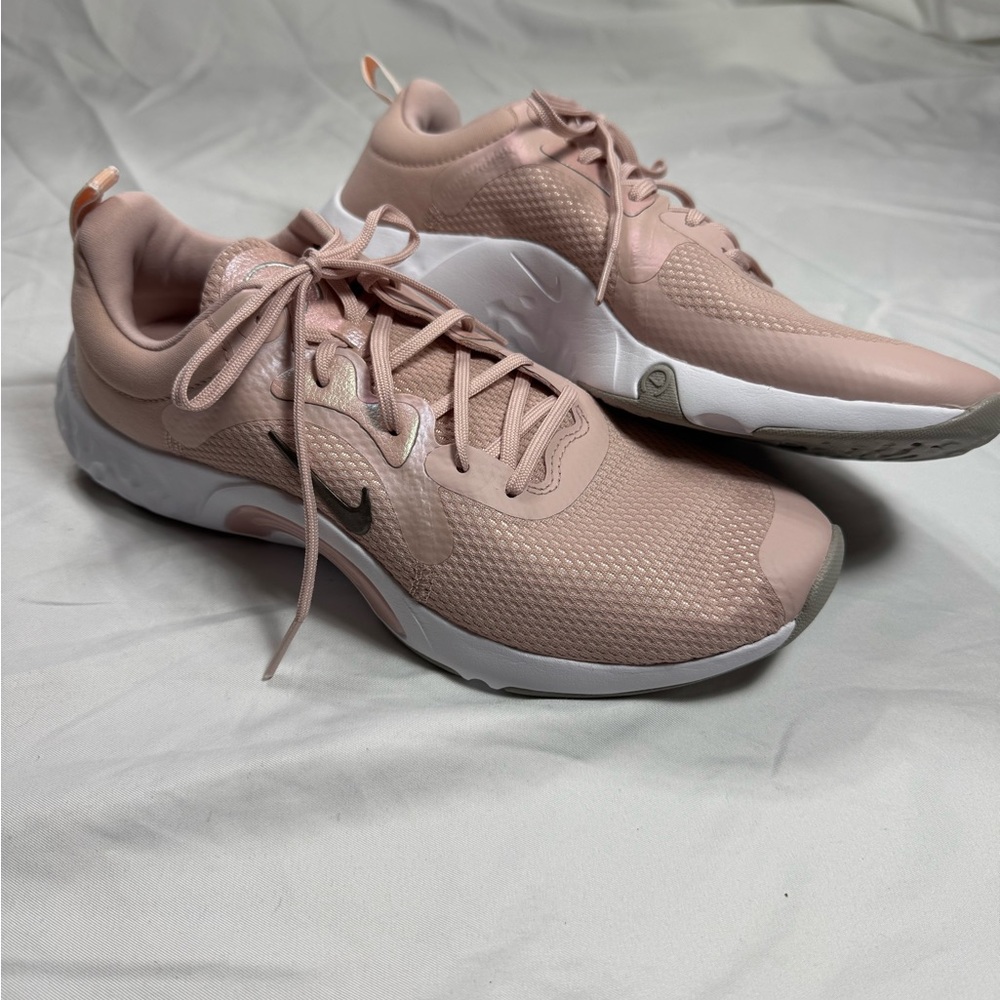 Nike Women's Renew In-season TR 11 in Pink Oxford/Metallic Pewter size 8